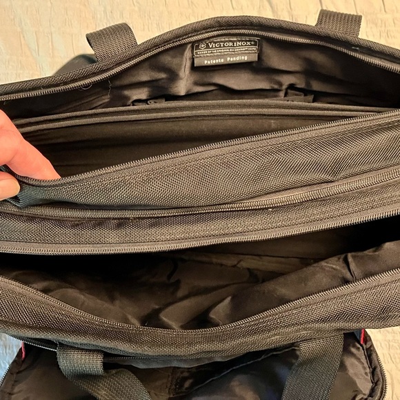 Victorinox Swiss Army Black Laptop Messenger Cross-body Expandable Bag Briefcase - Picture 4 of 6